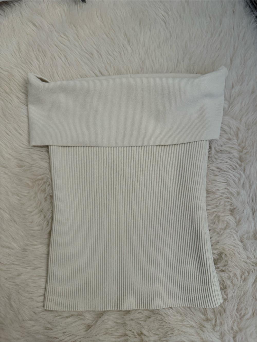Aritizia BABATON Sculp Knit Cream Ribbed off the shoulder top